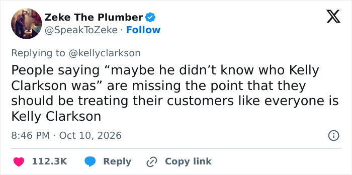 A social media post supporting Kelly Clarkson after she blasts Brooklyn store.