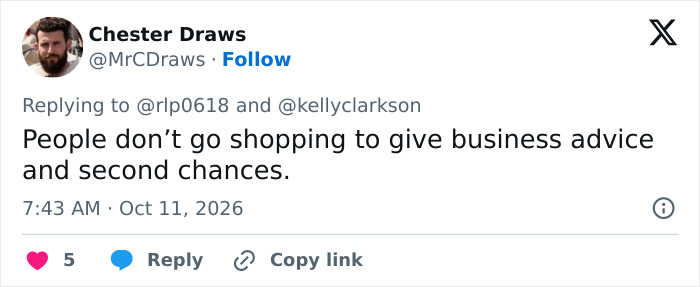 Online reply regarding Kelly Clarkson after she blasts Brooklyn store following an incident with an employee.