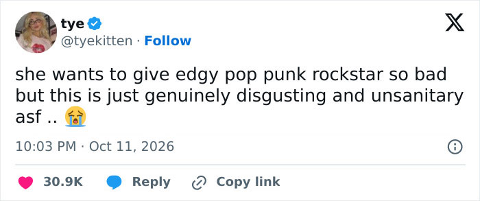 Social media post criticizing a pop star for an unhygienic stage move