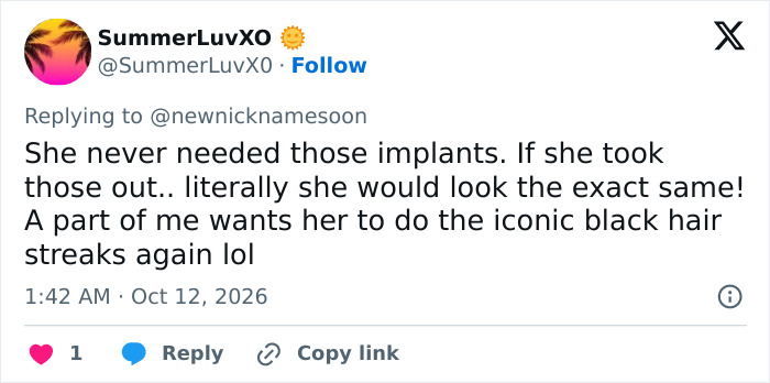 Screenshot of a tweet commenting on Christina Aguilera appearance and style.