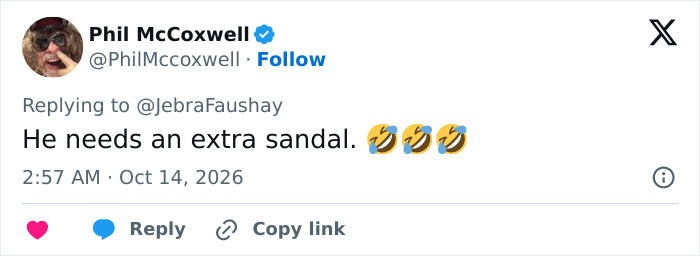 Humorous tweet about extra sandal in Shaquille O'Neal workout video Humorous tweet about extra sandal in Shaquille O'Neal workout video