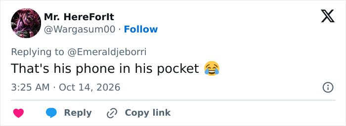 Tweet noting phone in pocket in Shaquille O'Neal workout video Tweet noting phone in pocket in Shaquille O'Neal workout video