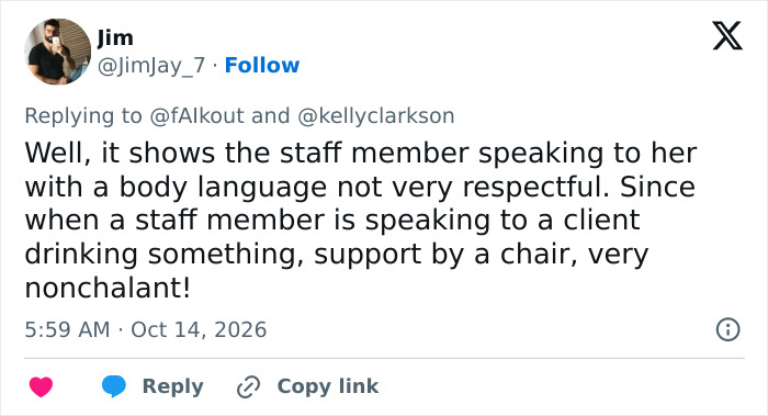 Tweet noting disrespectful body language of staff in Kelly Clarkson feud