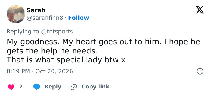 A fan tweet expressing support for a star and praising the reporter following an emotional mid-interview.