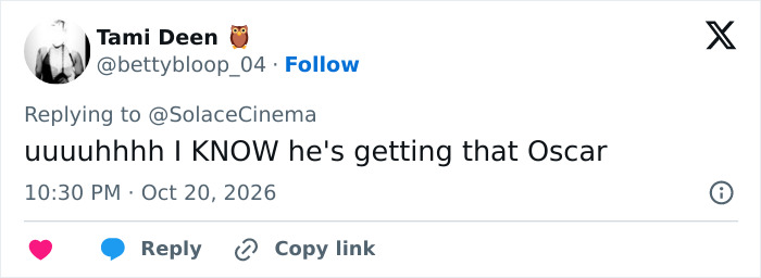 A fan tweet discussing a Hollywood superstar and their dramatic transformation for an award-worthy role.