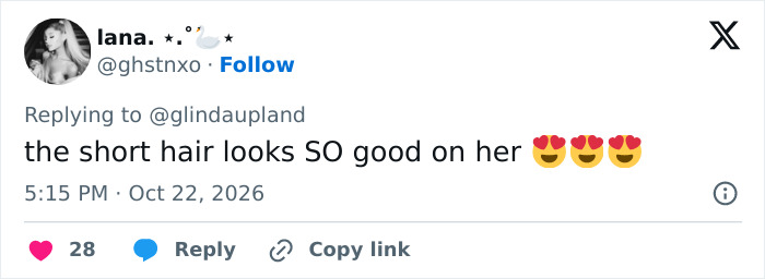 A fan tweet praising Ariana Grande hair transformation and new short hairstyle.