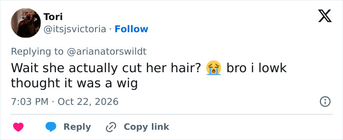 A tweet expressing surprise over Ariana Grande hair transformation and new haircut.
