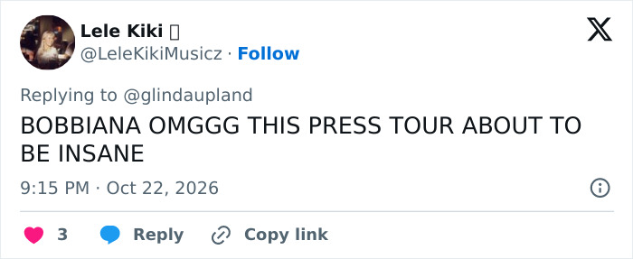 Tweet discussing Ariana Grande dramatic hair transformation for a press tour