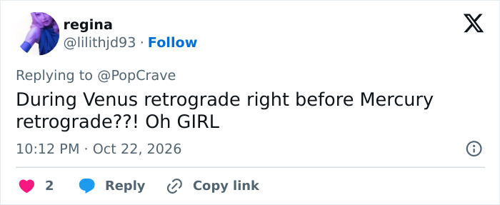 A fan tweet commenting on Ariana Grande's hair transformation during astrological events.