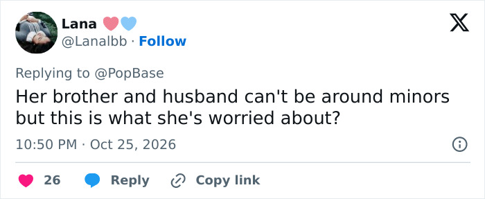 A social media comment discussing Nicki Minaj's problematic family history and political involvement.