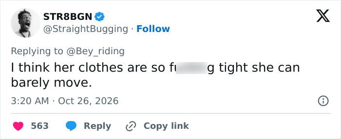 Social media post commenting on Nicki Minaj having an unusual walk due to tight clothes. Social media post commenting on Nicki Minaj having an unusual walk due to tight clothes.