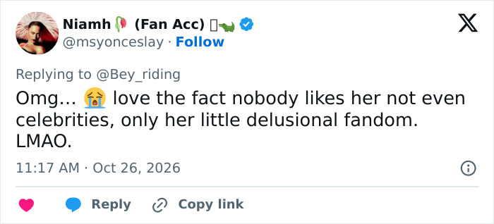 A social media post about Nicki Minaj fandom, sparking discussion around her unusual walk at a Trump rally. A social media post about Nicki Minaj fandom, sparking discussion around her unusual walk at a Trump rally.