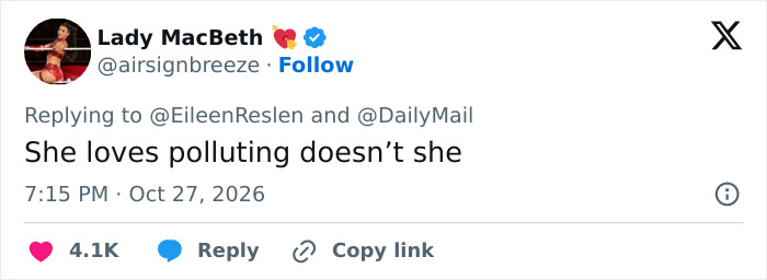 A tweet expressing negative reaction toward Taylor Swift over her elaborate wedding decor decisions. A tweet expressing negative reaction toward Taylor Swift over her elaborate wedding decor decisions.