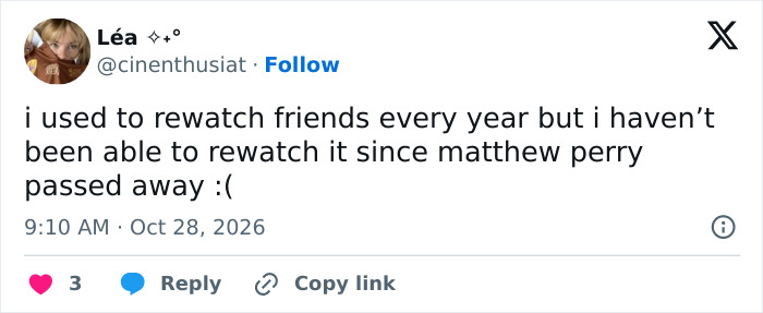 A fan tweet expressing sadness about Matthew Perry and difficulty rewatching Friends.