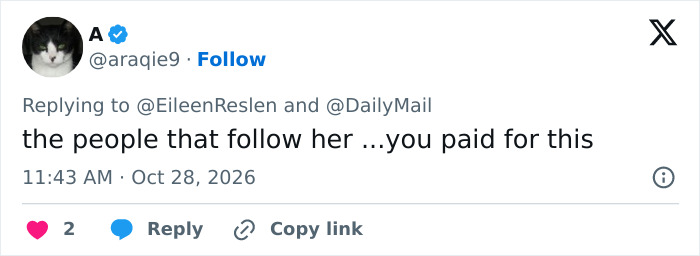 A tweet pointing out fan support regarding Taylor Swift and her wedding decor spending. A tweet pointing out fan support regarding Taylor Swift and her wedding decor spending.