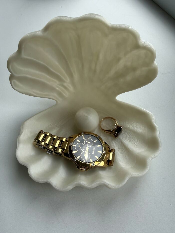 Gold watch and ring stored in a 3D prints seashell tray