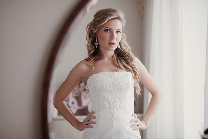 Woman Spends A Fortune On Vivid Hair, Gets Told To Dye It A Natural Color To Fit Into Wedding Party Woman Spends A Fortune On Vivid Hair, Gets Told To Dye It A Natural Color To Fit Into Wedding Party