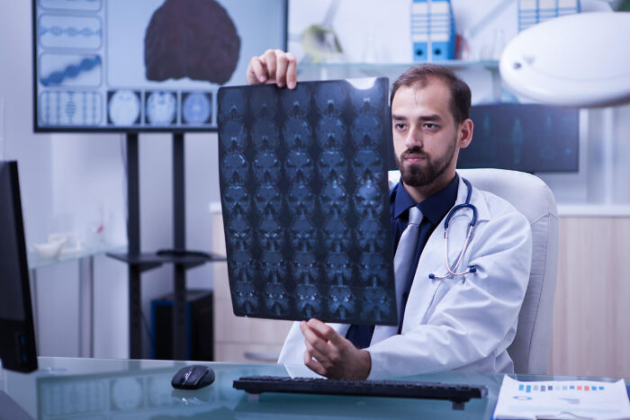 “So You Want To Look WEIRD?!”: 52 Unacceptable Things Patients Were Actually Told By Their Doctors