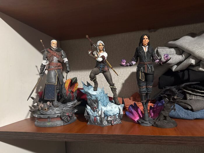 Detailed 3D prints of fantasy action figures on a shelf