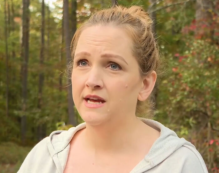 A woman speaking emotionally, representing the family who accuses the vet employee. A woman speaking emotionally, representing the family who accuses the vet employee.