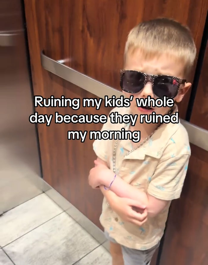 Mom Pushes Elevator Button Before Her Son Can To Teach Him A Lesson, Then Ignores His Meltdown Mom Pushes Elevator Button Before Her Son Can To Teach Him A Lesson, Then Ignores His Meltdown