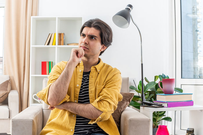 “Where Can I Plug My Xbox?”: Delivery Nurse Shares 5 Things Dads Do That Infuriate Her “Where Can I Plug My Xbox?”: Delivery Nurse Shares 5 Things Dads Do That Infuriate Her