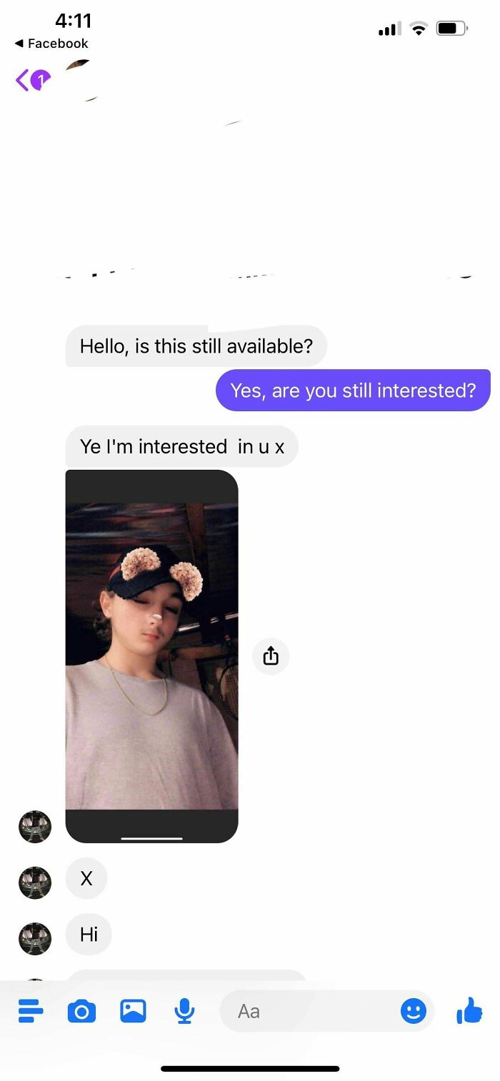 Awkward message exchange on Facebook, perfect example of cringe pics.