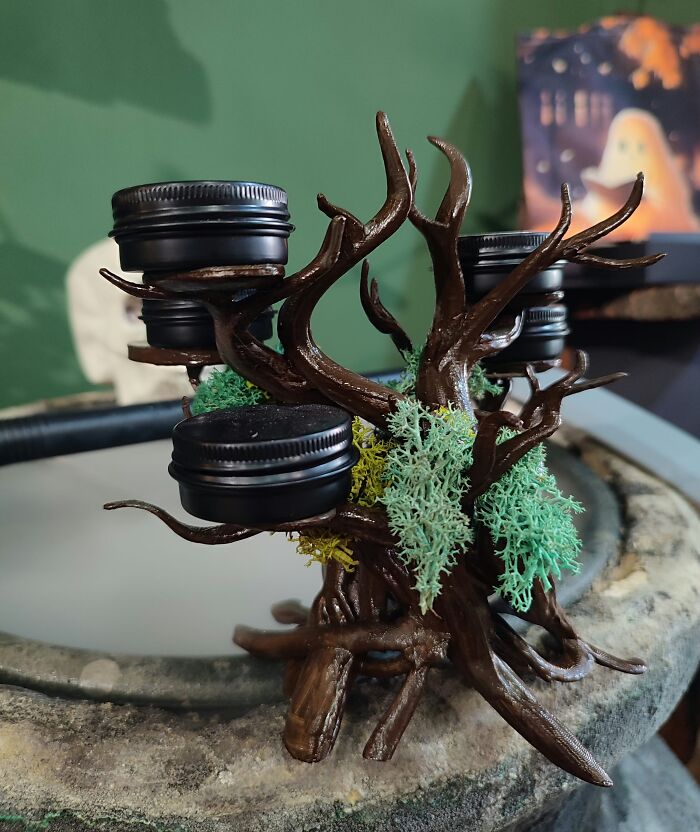 Custom tree branch spice holder design using 3D prints to hold small jars.