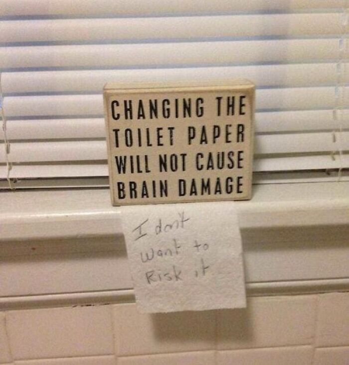Funny roommate stories featuring a bathroom note about changing the toilet paper.