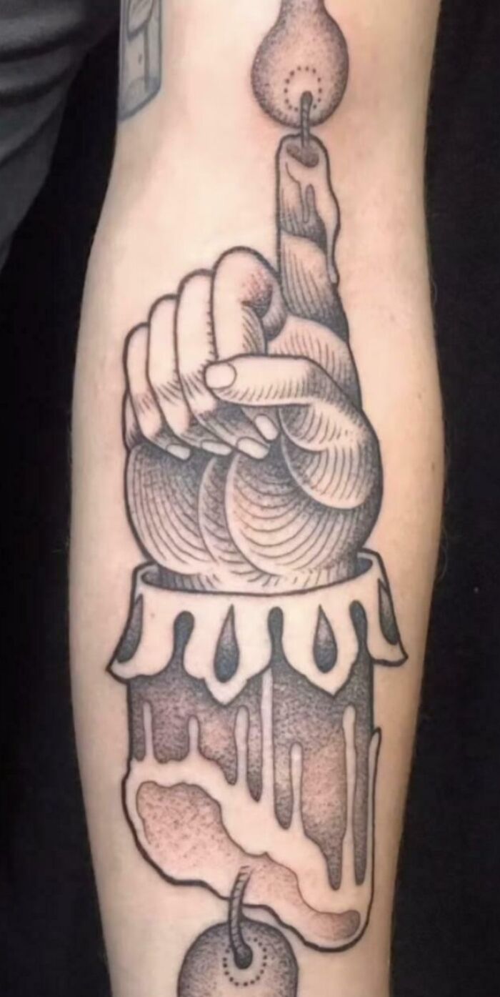 Is This Suppose To Have 6 Fingers?