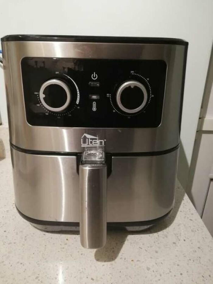 Front view of Uten air fryer with control dials resembling eyes
