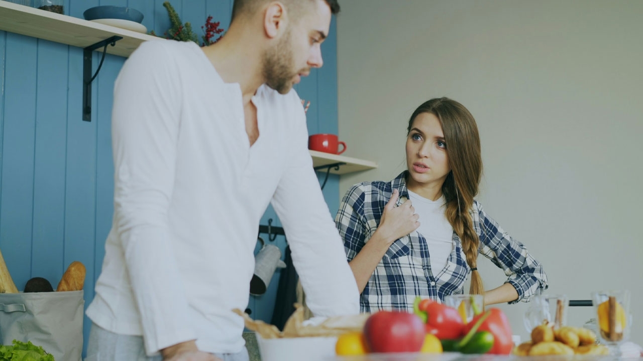 Man Tries To Be Nice To His Sister But Uses His Wife’s Time And Labor To Do That And Doesn’t See The Issue