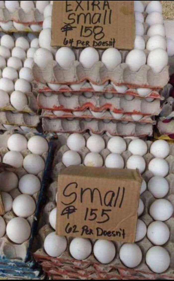 Funny spelling fails with price signs for eggs reading per doesn't instead of per dozen
