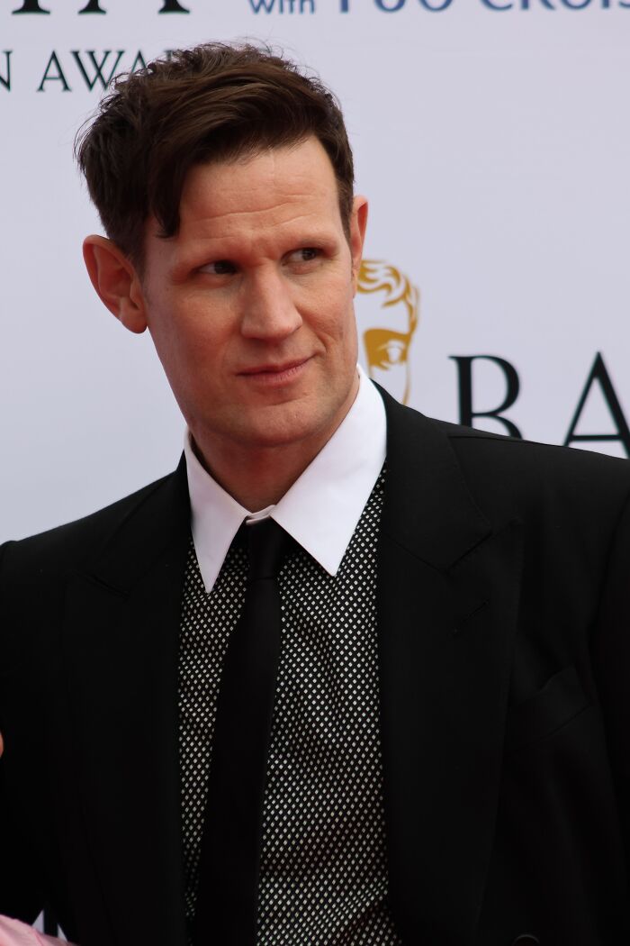 Actor Matt Smith wearing a suit at a red carpet event.