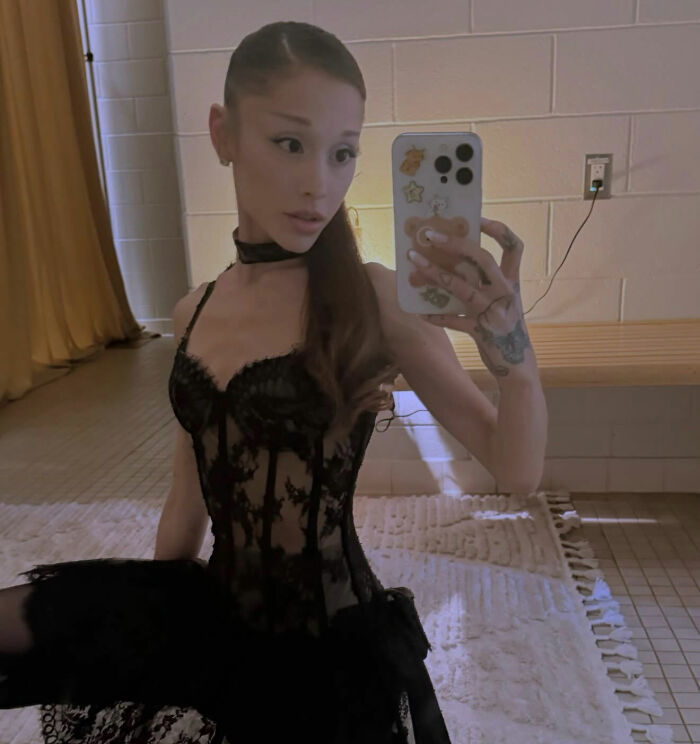 After Ariana Grande&rsquo;s Face Sparks Claims Her Body Is &ldquo;Starting To Eat Muscle,&rdquo; Experts Weigh In
