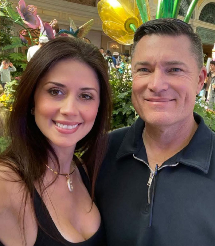 A smiling mom and a man posing together during a trip, related to the custody battle case A smiling mom and a man posing together during a trip, related to the custody battle case