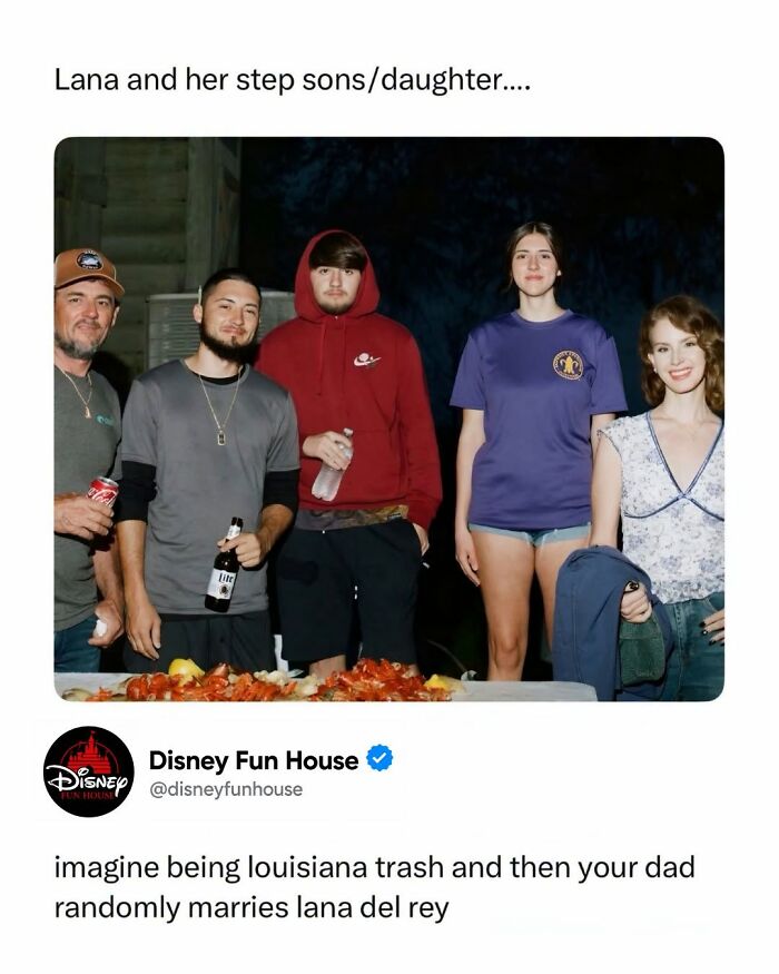 Photo of Lana Del Rey with step children in casual outfit at outdoor event