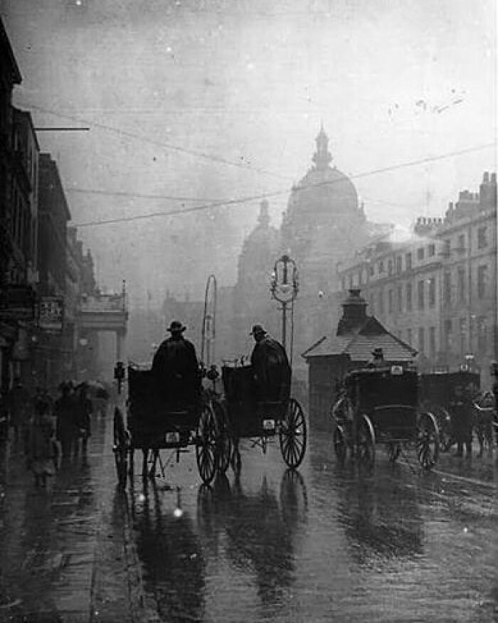 Rainy London 1890's