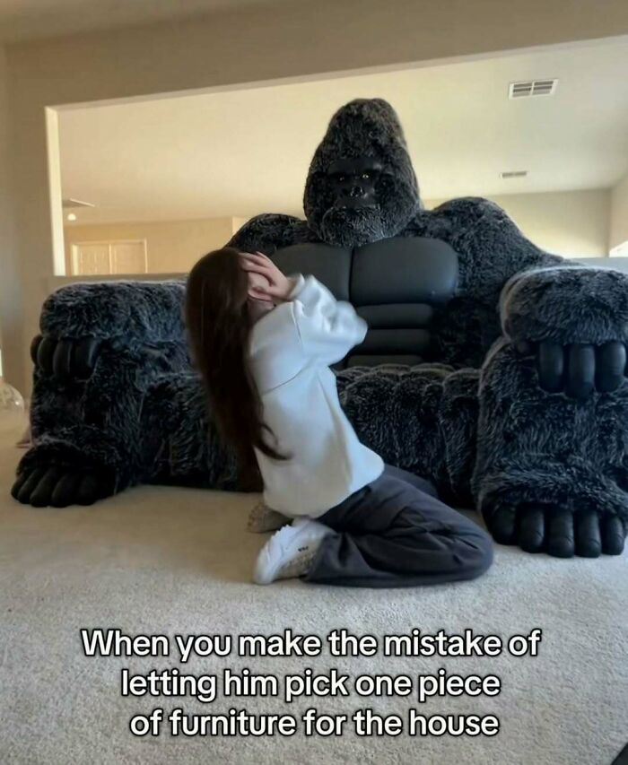 Hilarious pics of a woman kneeling in front of a massive gorilla-shaped couch in a living room