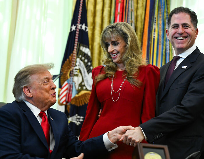 Donald Trump shaking hands with Michael Dell next to a billionaire spotted at White House event. Donald Trump shaking hands with Michael Dell next to a billionaire spotted at White House event.