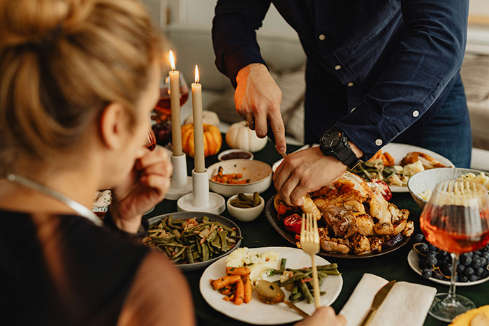 Woman Brings Her Own Food To Thanksgiving Because She Doesn't Trust SIL, Is Shocked At Her Reaction Woman Brings Her Own Food To Thanksgiving Because She Doesn't Trust SIL, Is Shocked At Her Reaction