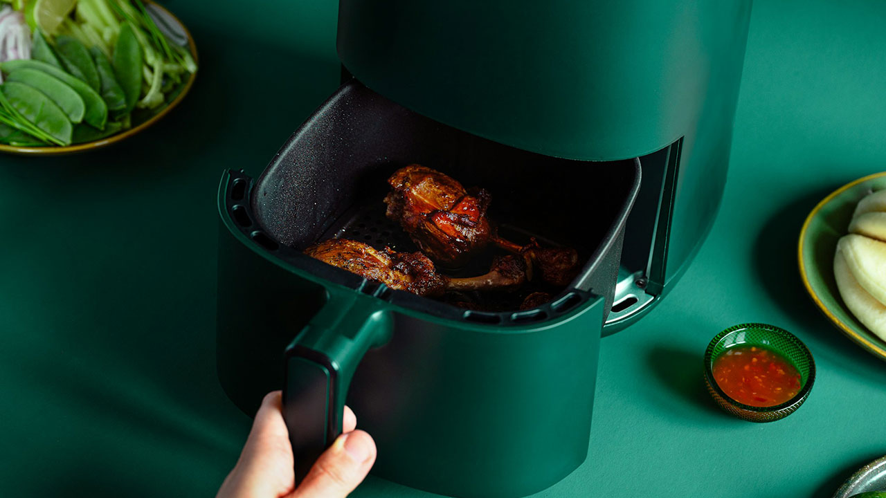 Experts Warn Air Fryer Owners Against One Common Cleaning Mistake That Could Turn Dangerous