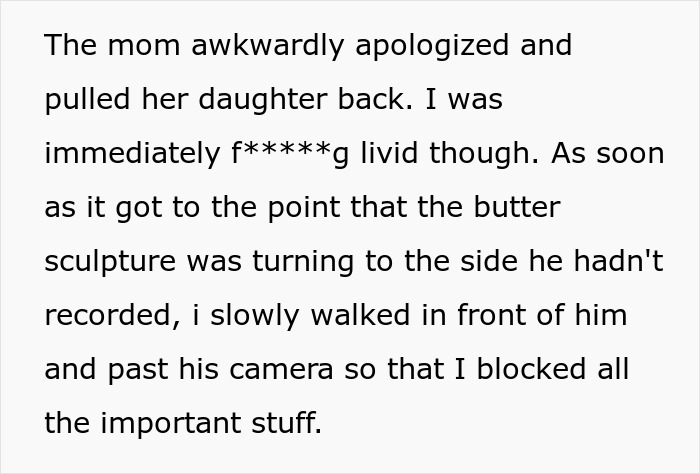 Text screenshot detailing how a stranger intentionally blocked the man's video camera in response to his rudeness. Text screenshot detailing how a stranger intentionally blocked the man's video camera in response to his rudeness.