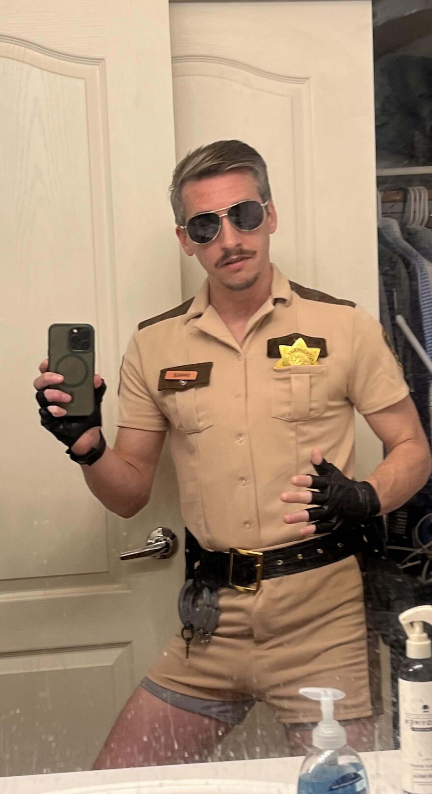 Man wearing a Reno 911 Lieutenant Dangle Halloween costume