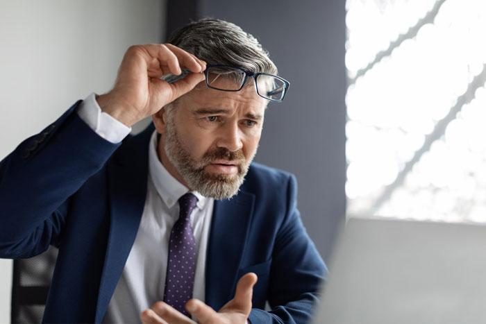 Employee Suspects Boss Is Screenshotting Their Laptop After Noticing Suspicious Blinks, Has Fun With It Employee Suspects Boss Is Screenshotting Their Laptop After Noticing Suspicious Blinks, Has Fun With It