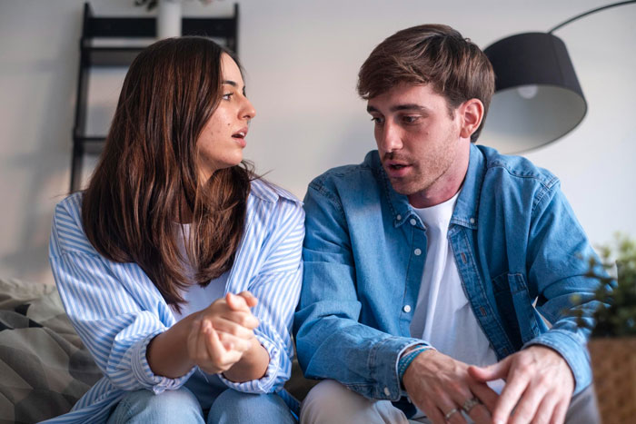 Woman Introduces Boyfriend To Best Friend, Soon Starts Feeling Like The Third Wheel Around Them Woman Introduces Boyfriend To Best Friend, Soon Starts Feeling Like The Third Wheel Around Them