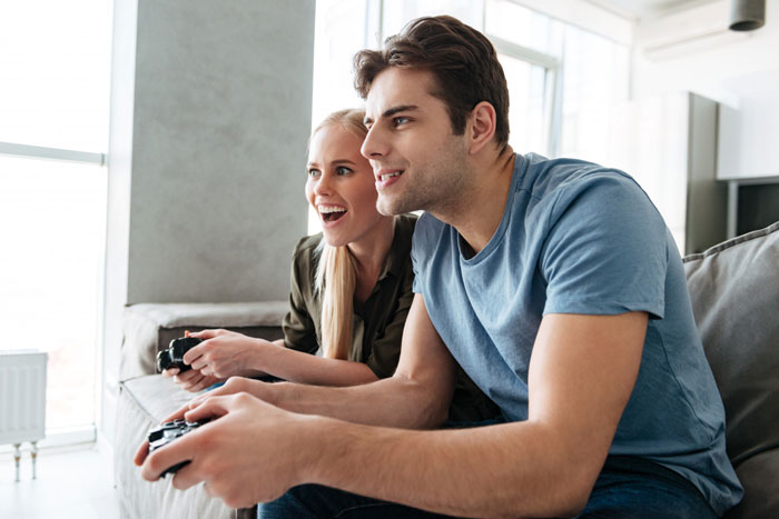 Woman Introduces Boyfriend To Best Friend, Soon Starts Feeling Like The Third Wheel Around Them Woman Introduces Boyfriend To Best Friend, Soon Starts Feeling Like The Third Wheel Around Them