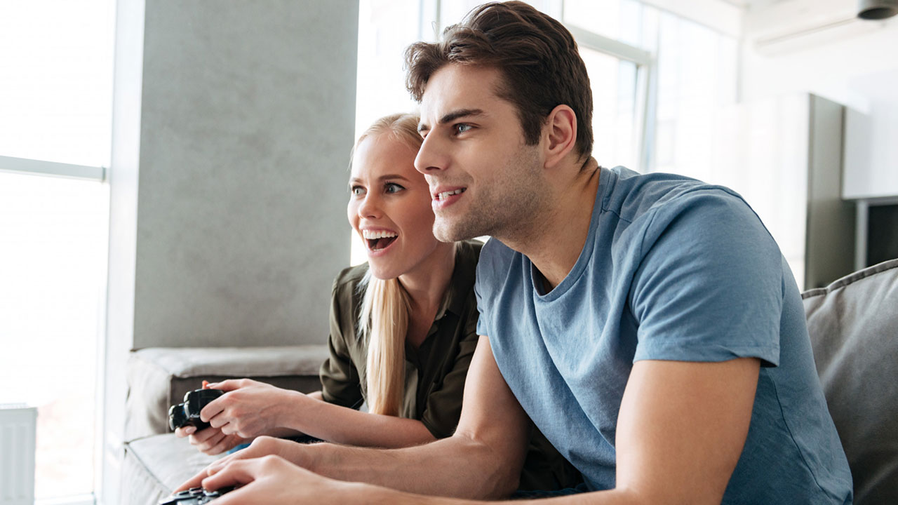 Woman Introduces Boyfriend To Best Friend, Soon Starts Feeling Like The Third Wheel Around Them