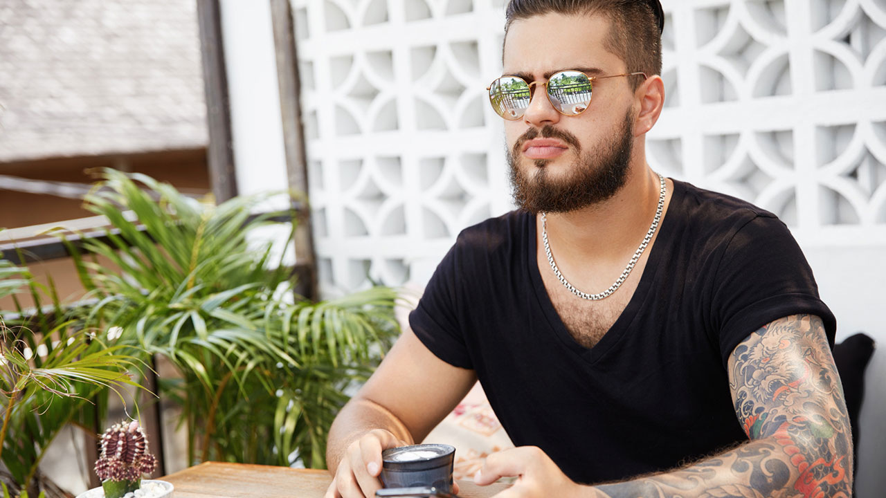 Man Ruins His First Date In Record Time, Then Gets Chased Out Of A Restaurant By Six Angry Chefs