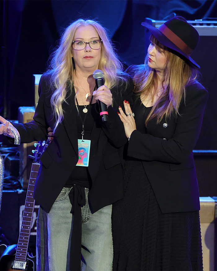 Christina Applegate Breaks Down In Tears As She Reveals She Doesn't Actually Have MS Christina Applegate Breaks Down In Tears As She Reveals She Doesn't Actually Have MS
